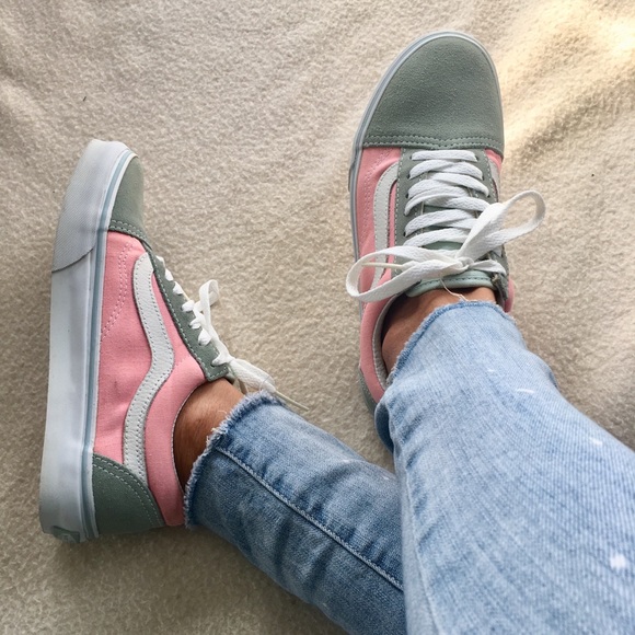 Vans Shoes - 🍀FINAL PRICE 🍀VANS SUEDE SNEAKERS